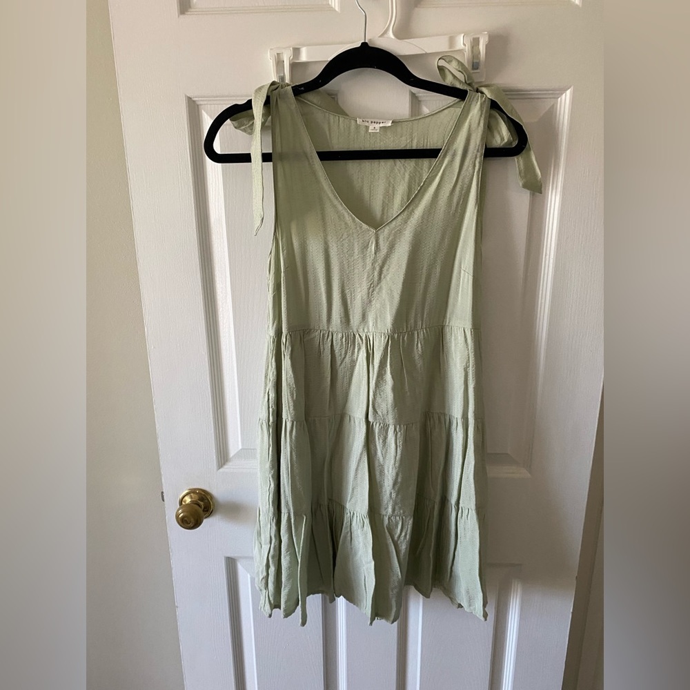 Pale green dress. Never worn. Size small. Like new condition.